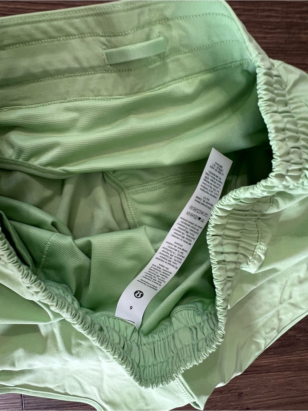 Lululemon Hotty Hot Low-Rise Lined Short 2.5" Kale Krush NWT Size 6 - Picture 4 of 5